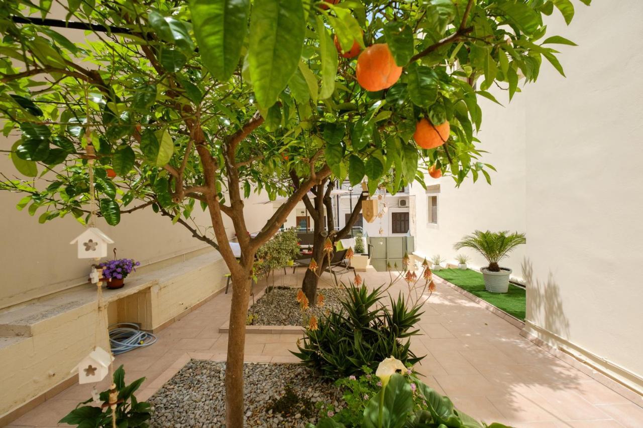 חאניה Home With Courtyard In Beating Heart Of Old Town! מראה חיצוני תמונה