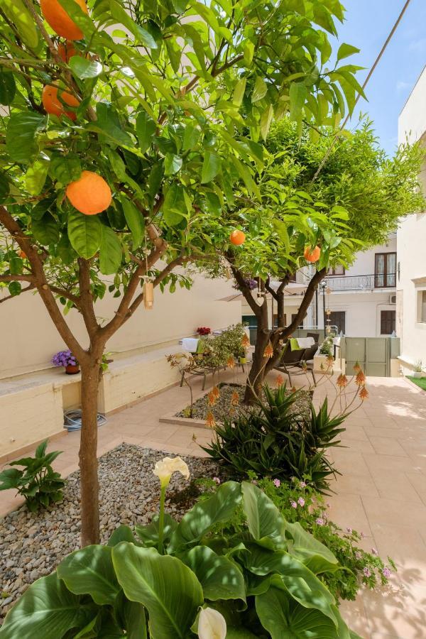 חאניה Home With Courtyard In Beating Heart Of Old Town! מראה חיצוני תמונה
