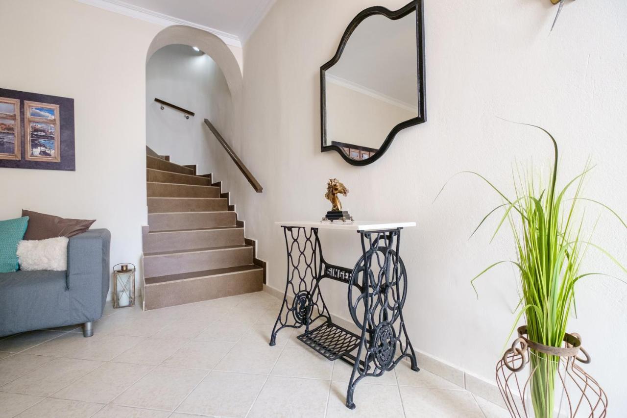 חאניה Home With Courtyard In Beating Heart Of Old Town! מראה חיצוני תמונה