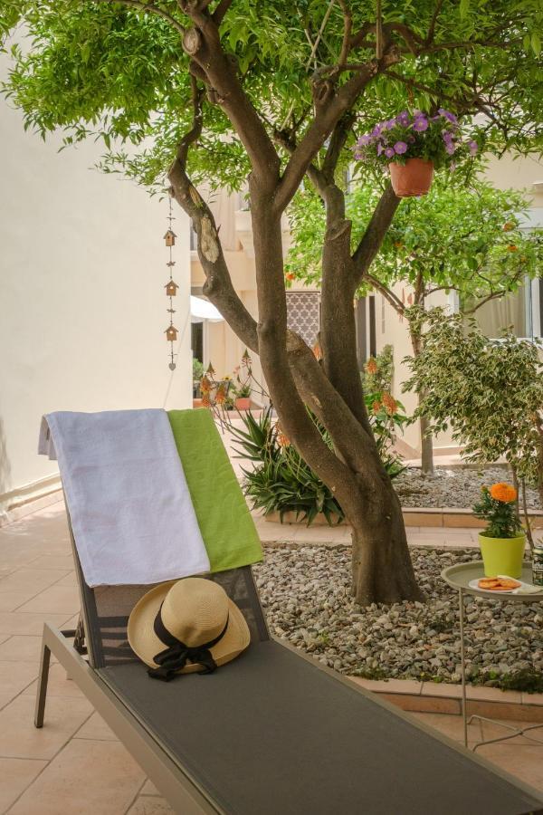 חאניה Home With Courtyard In Beating Heart Of Old Town! מראה חיצוני תמונה