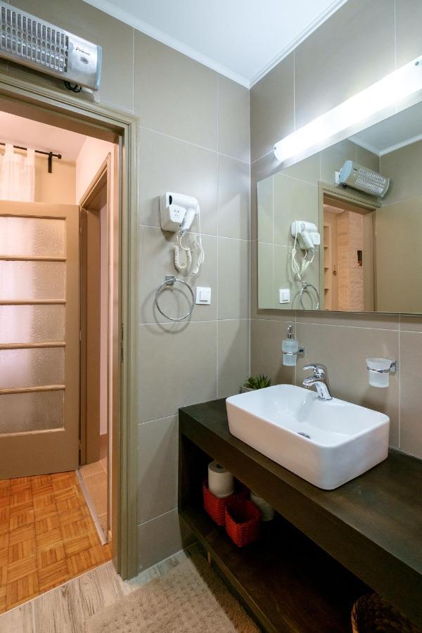 חאניה Home With Courtyard In Beating Heart Of Old Town! מראה חיצוני תמונה