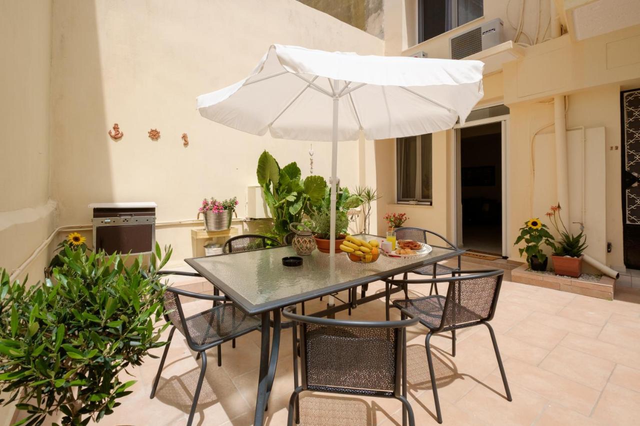 חאניה Home With Courtyard In Beating Heart Of Old Town! מראה חיצוני תמונה