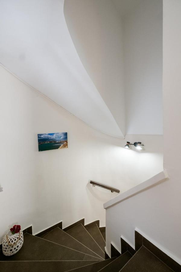 חאניה Home With Courtyard In Beating Heart Of Old Town! מראה חיצוני תמונה