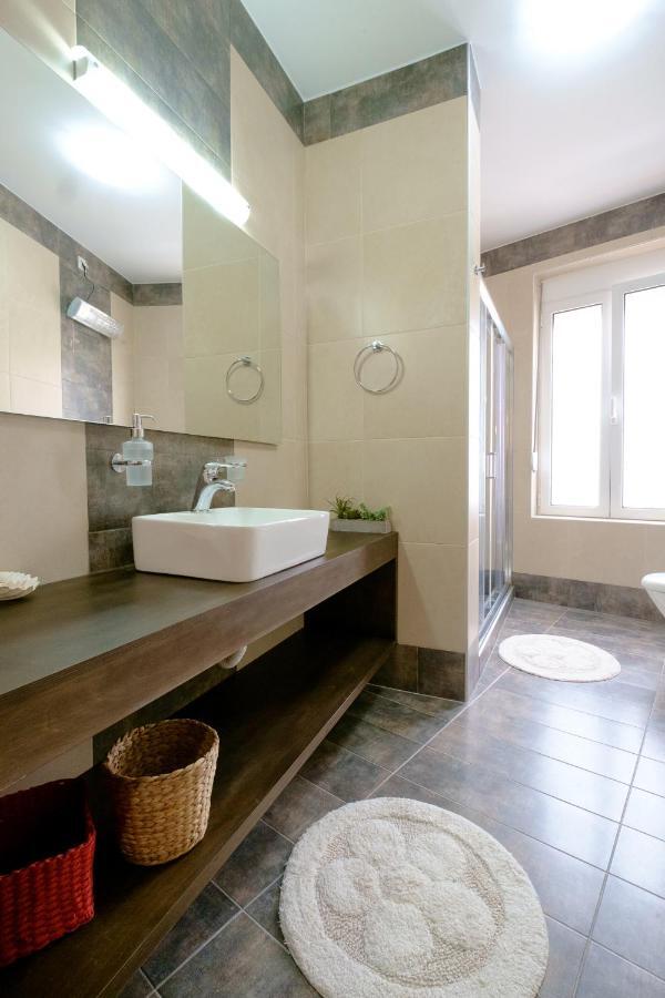 חאניה Home With Courtyard In Beating Heart Of Old Town! מראה חיצוני תמונה